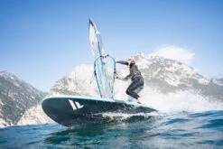 FANATIC Windsurf Board Eagle LTD 2023 - 130 -Surfshop24 Ladenverkäufe chiarasocin eagleltd e pace lakegarda by maxbrinnich fanatic duotone dsc00951